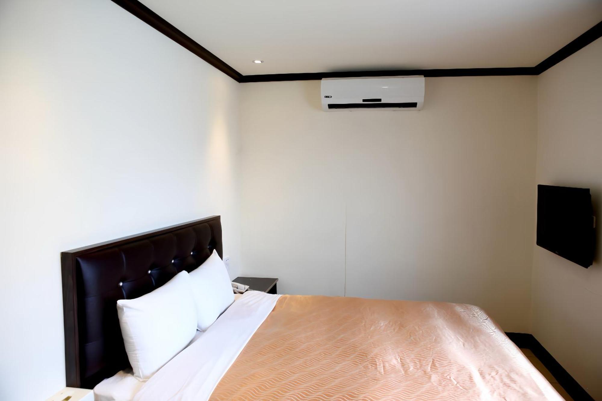 Holiday Business Hotel T'ai-tung エクステリア 写真